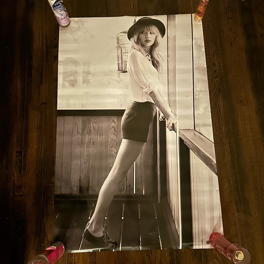 Taylor Swift 2012 Brown Trout Publishers BW-300 22x34 Poster Vintage Sealed Rare